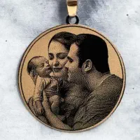 حکاکی چهره واقعی روی طلا پلاک چهره سفارشی