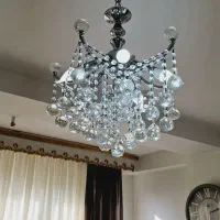 یک عدد لوستر ۶ شعله و دیوارکوب