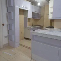 نصب برچسب کابینت .لگو .استیکر روی ماشین.