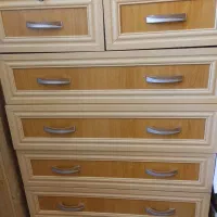 دراور چوبی پنج کشو بزرگ و دو کشو کوچک در بالا