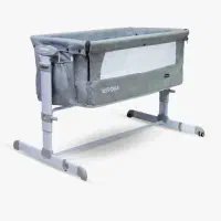 تخت کنار مادر با روروئک