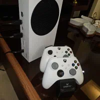 اکس باکس سری اس Xbox series  s دوسته با پایه شارژ