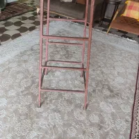 چهارپایه آهنی