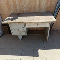 میز فلزی