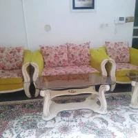مبل هفت نفره با میز در حدنو بسیارتمیز