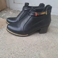 کاملا سالم وبدون ایراد.