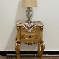 آباژور و چهارپایه سلطنتی