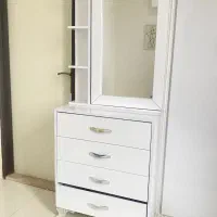 میز آرایشی تمیز و نو