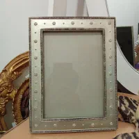 تعدادی تزیینی قاب عکس .سبد مجسمه.