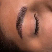 فقط با  یک میلیون تومان لیفت ابرو و مژه یاد بگیر