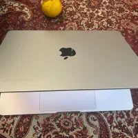 Macbook m3 در حد آکبند