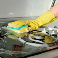 نیروی خانم جوان