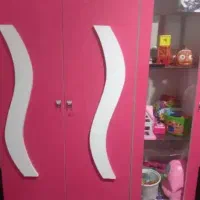 کمد لباس و ویترین اتاق رنگ صورتی جا دار و کم جا