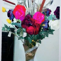 گل رز بزرگ وگلدان
