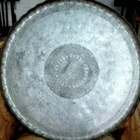 سینی قدیمی با نقش کتیبه