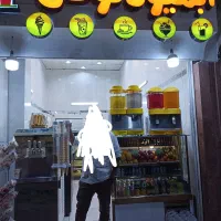 یخچال ویترینی عرض1.30تمیز وسالم به شرط سالمی