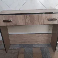 میز و جاکفشی