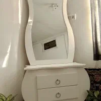 آینه و کنسول تمیز