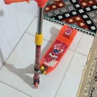 اسکوتر دختر کفشدوزکی