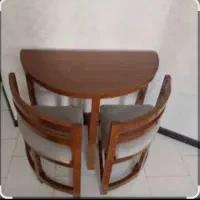 میز نهار خوری  نیم دایره