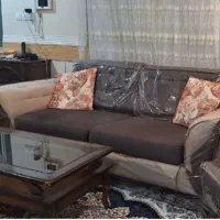 مبل سه نفره همراه میز و وگل میز