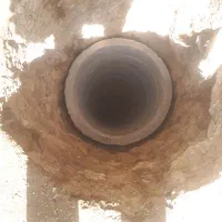 مقنی چاه فاضلاب وتخریب ساختمان