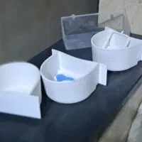 قفس پرنده به همراه لانه چوبی وظروف آب و غذا و دانه|لوازم جانبی حیوانات|شهرکرد, |دیوار