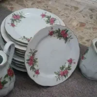 تعدادی ظرف چینی