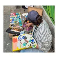 مربی نقاشی به کودک