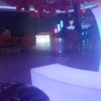 نیروی خانم کار در کافه