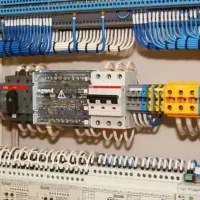 برقکار حرفه‌ای برای کل نیاز فنی شما صنعتی.سیم کشی