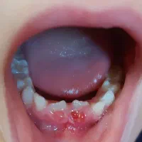 خانم دستیار و منشی دندانپزشک غیر دانشجو
