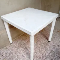 میز پلاستیکی چهار نفره