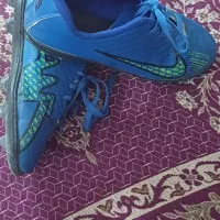 یک جفت کفش ورزشی چمنی پسرانه