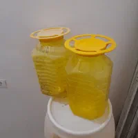 تعدادی دبه خالی پلاستیکی ده کیلویی