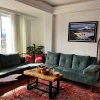 مبل ال ۷نفره رنگش سبزه به همراه دوعدد میز وسط چوبی|مبلمان خانگی و میز عسلی|تنکابن, |دیوار