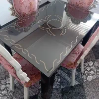 میز غذا خوری تمیز ودر حدنو