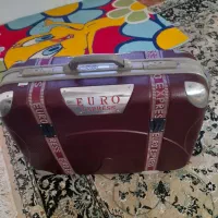 چمدان رنگ زرشکی بدون شکستگی سالم سایز متوسط