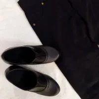 شلوار و کفش زنانه