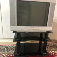 تلوزیون و میز
