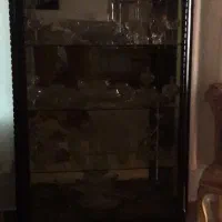 ویترین شیشه ای