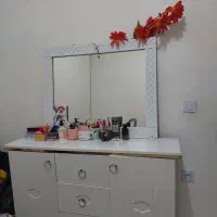 آینه وکنسول زیبا وتمیز|بوفه، ویترین، کنسول|دهلران, |دیوار