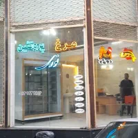 صندلی و تابلو نئون مرغ پرتئنی|فروشگاه و مغازه|تبریز, |دیوار