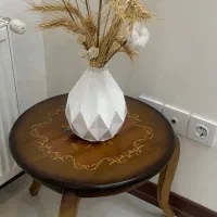 میز گرد منبت کاری شده