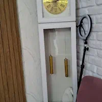 ساعت ایستاده سفید کاملا سالم شیک در حد نو