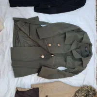 تعدادی‌پالتو‌ لباس‌با‌قیمت‌بسیار‌مناسب‌بفروش‌میرسد