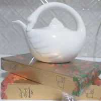 قوری چینی مدل قو