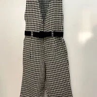 تعدادی لباس پاییزی|لباس|فردیس, فردیس|دیوار