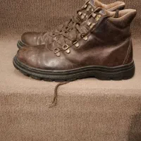 ۴جفت بوت کوهنوردی تیمبرلند۴۱ و مرل ۴۴ونیم اسولو۴۶