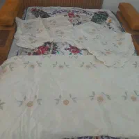 رو تختی ساتنه ترک و ۲ تا رو بالشتی